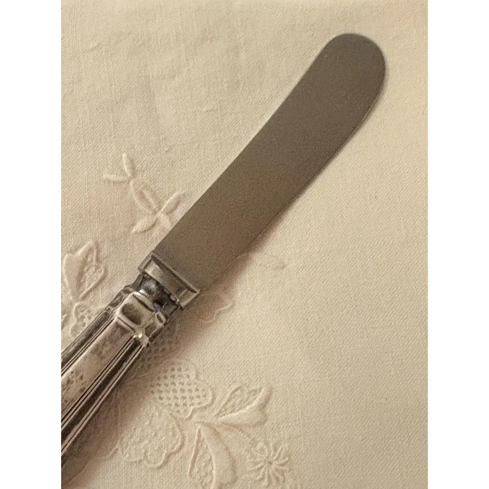 Vintage Viners of Sheffield Stainless Butter Knife England Shell‎ Floral Handle